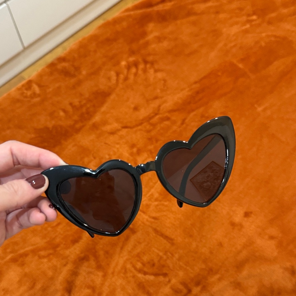 Heart-Shaped Black Sunglasses